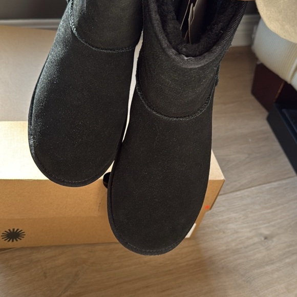 New UGG waterproof essential Booties sheepskin boots mid black size 8 mid - Picture 9 of 10